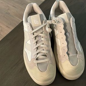 CT302 New balance size 13 men’s MISSING 1 SHOE LACE! Excellent Condition